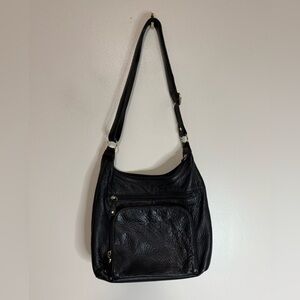 Wilson’s Black Leather Shoulder Bag - Classic Women's Crossbody